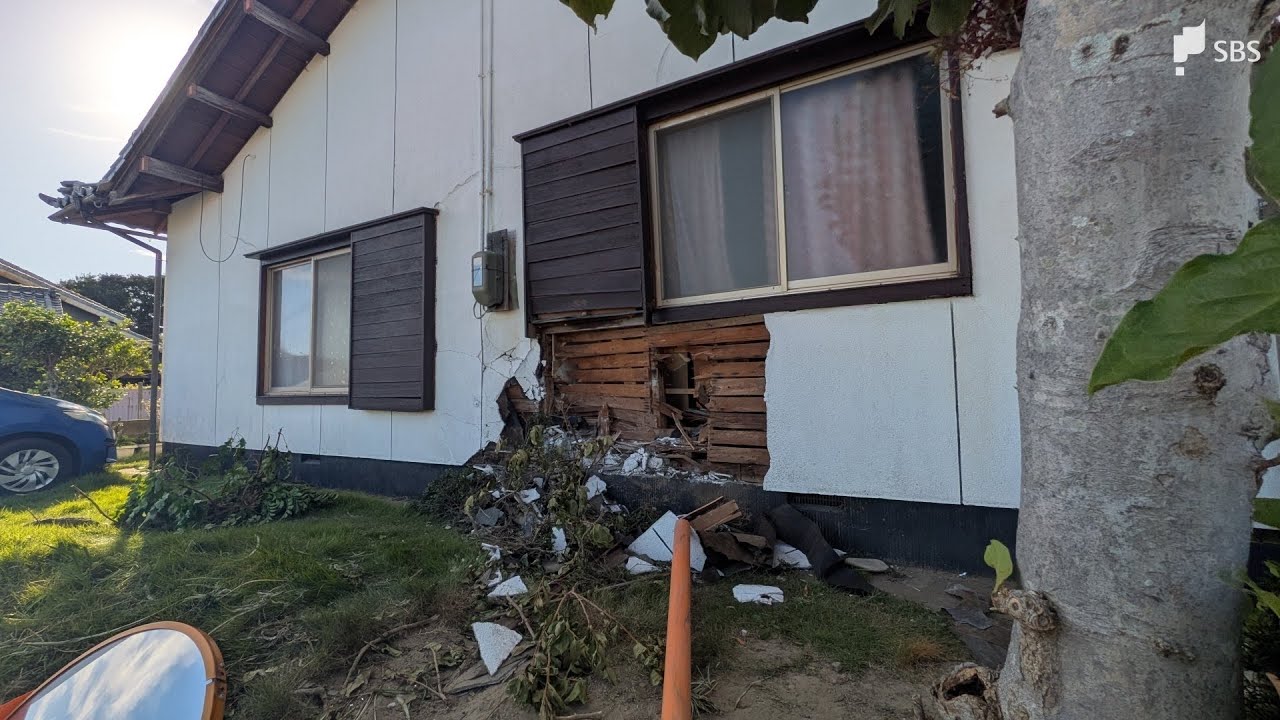 「向かいの家の壁に突っ込んだ」軽乗用車が民家に突っ込み1人死亡 2人重軽傷…運転手の74歳男性が死亡＝静岡・浜松市