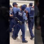 クルド人取り押さえられる